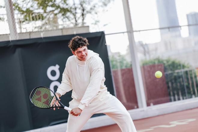 塔本人及足 塔本人及足